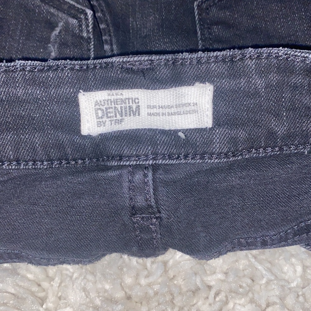 Black Zara jean shorts - Picture 3 of 3